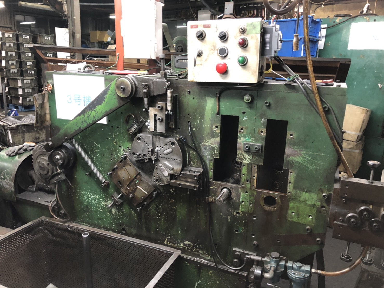 ワイヤーリング巻取り機械の卒業 工場床の整備を行いました ばねとくらす