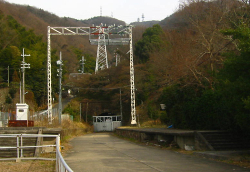 4.孔舎衛坂駅.jpg